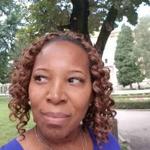 Meet your Posher, Leslie